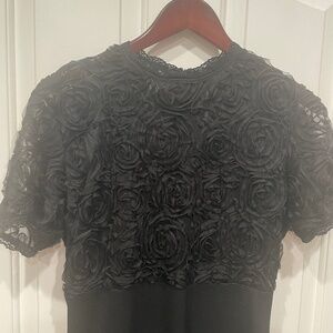 Elegant midi black dress in mint condition